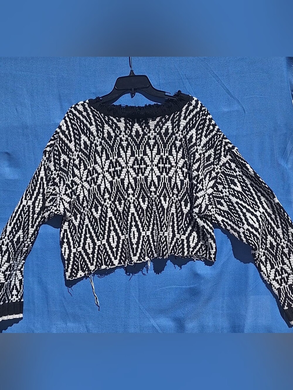 Black & White Geometric Cropped Knit Top Size S
